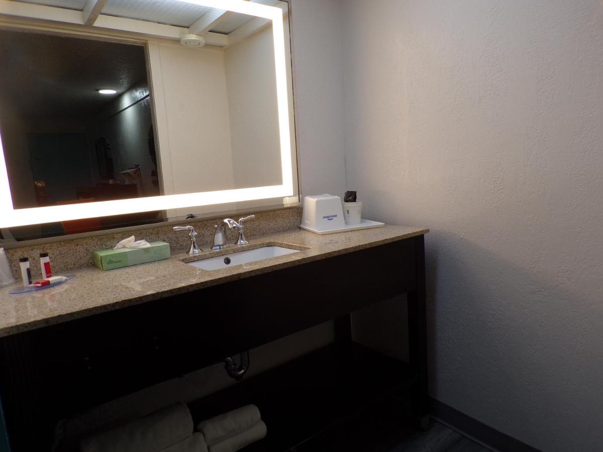 Dover Inn And Suites Extérieur photo